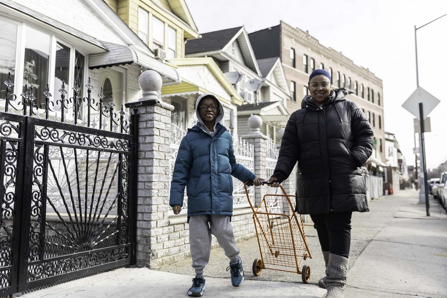 fbnyc-families-with-children-receiving-food-donations-from-local-pantry-3 Families with children receiving food donations from local pantry