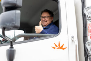 Larry Unger, Vice President of the National Mah Jongg League, gives a 